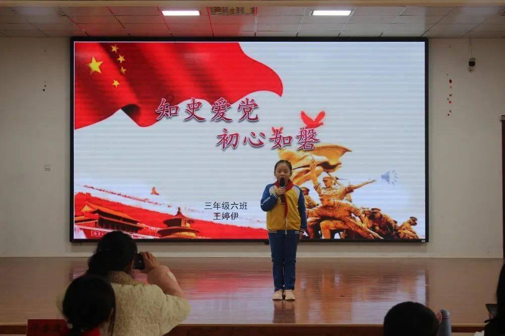 我女友是个二婚，我妈坚决不同意我们的事情，女友很爱我，我也爱我女友，我现在该怎么办？今天我和我妈吵游戏画面
